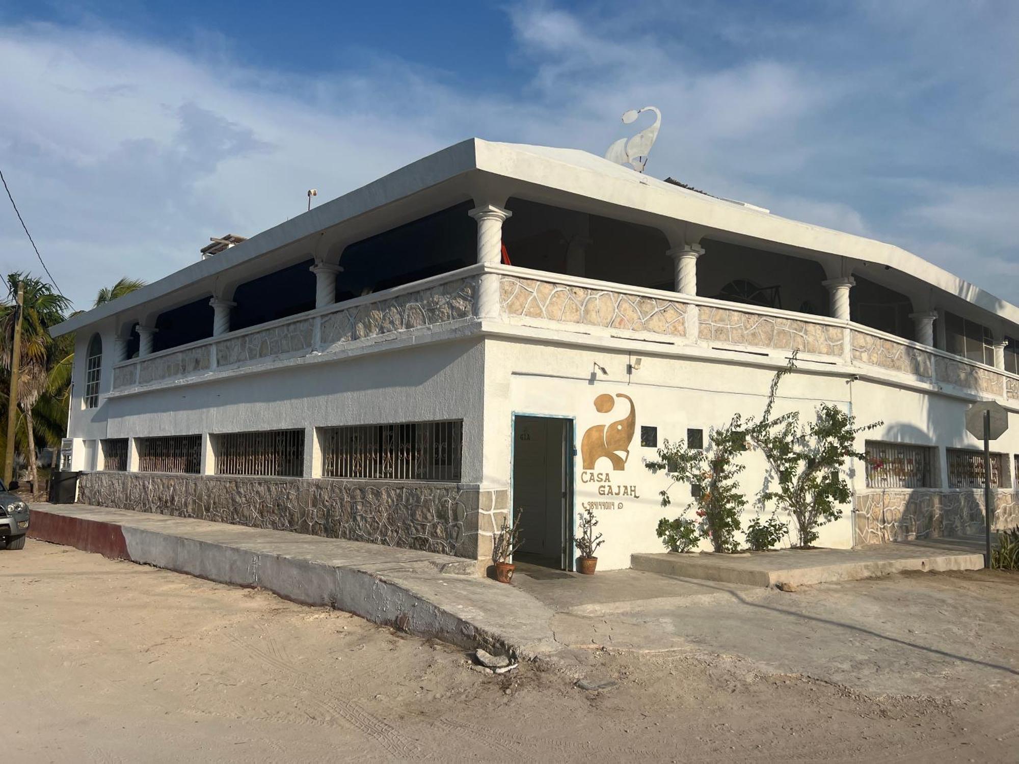 Casa Gajah Hotel Cuyo Exteriör bild