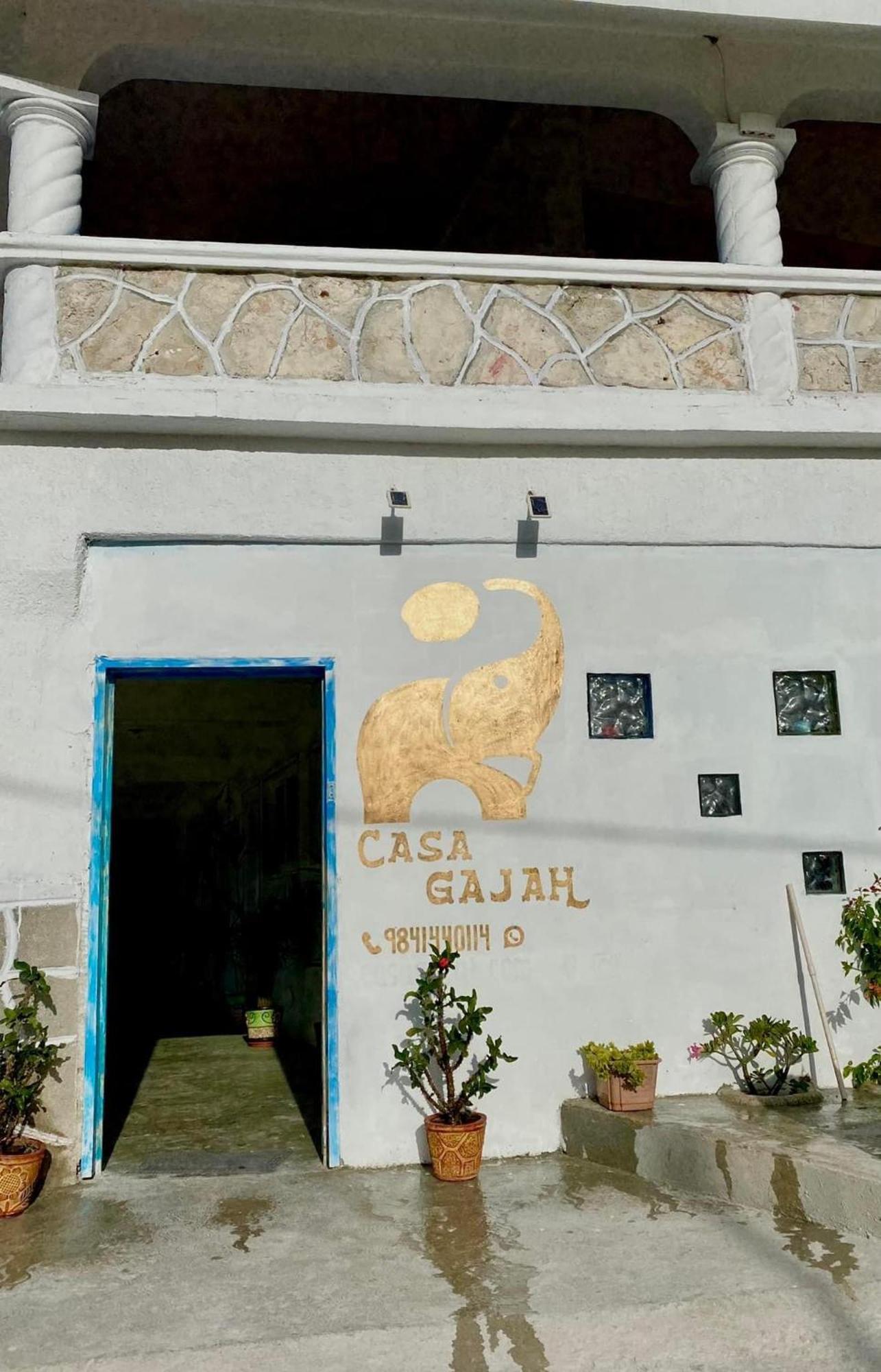 Casa Gajah Hotel Cuyo Exteriör bild