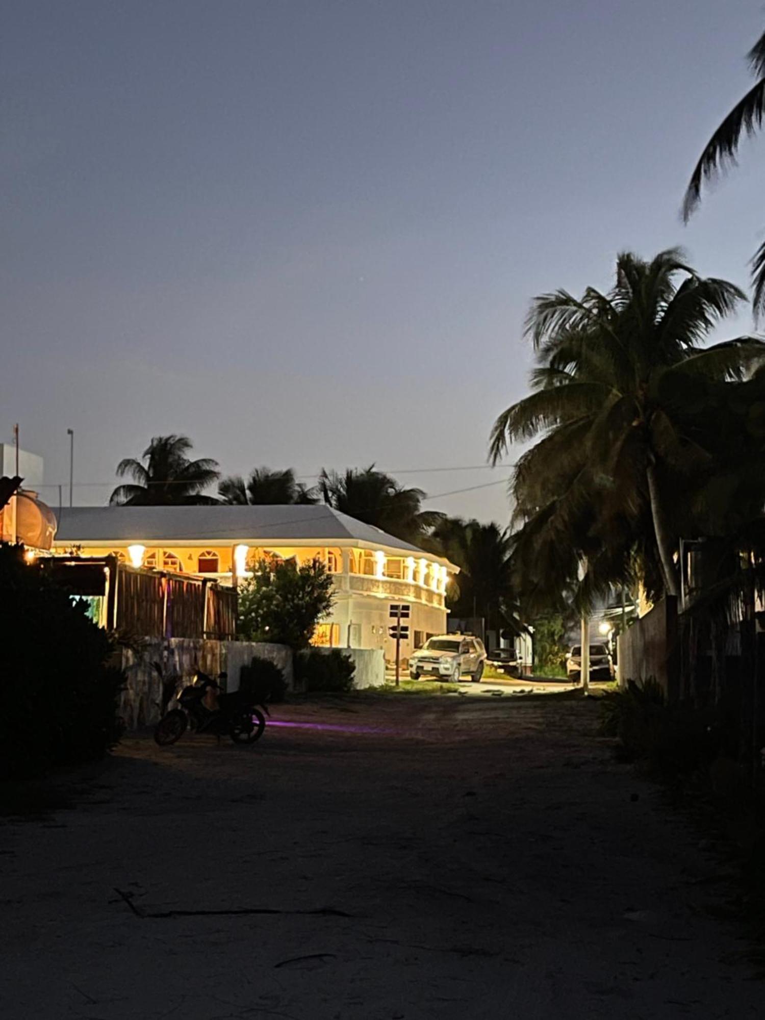 Casa Gajah Hotel Cuyo Exteriör bild